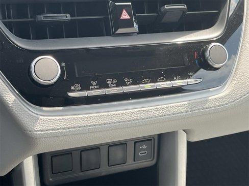 Used 2025 Toyota Corolla Cross L image 29