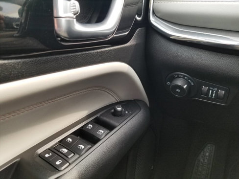 Certified 2022 Jeep Compass Limited image 29