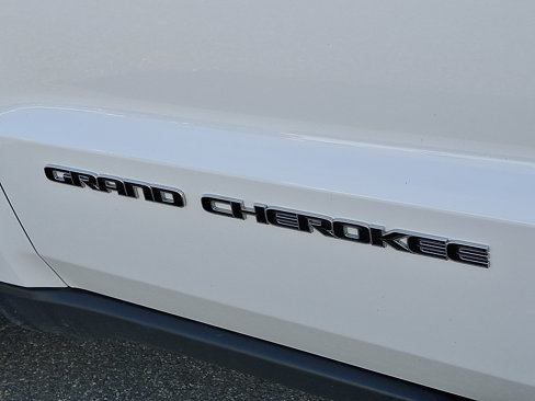 Used 2021 Jeep Grand Cherokee Limited w/ Luxury Group II image 31