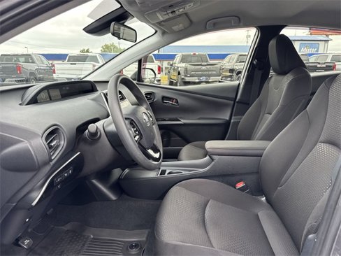 Used 2021 Toyota Prius LE image 11