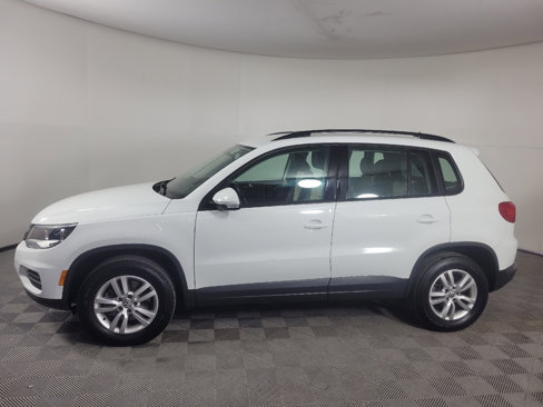 Used 2016 Volkswagen Tiguan S image 2