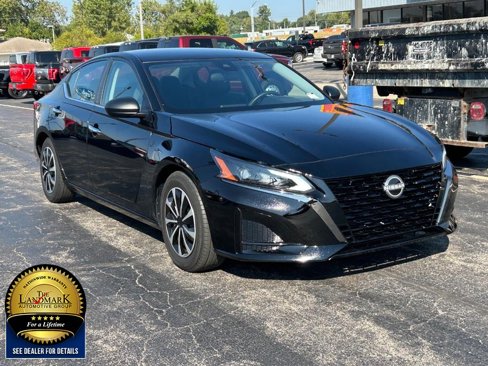 Used 2024 Nissan Altima 2.5 S image 2