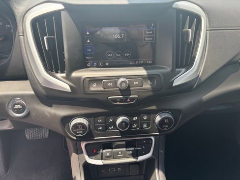 Used 2024 GMC Terrain SLE w/ Driver Convenience Package image 19