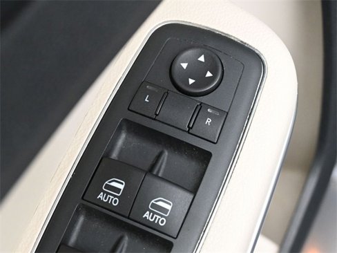 Used 2016 Chrysler 300 C image 12