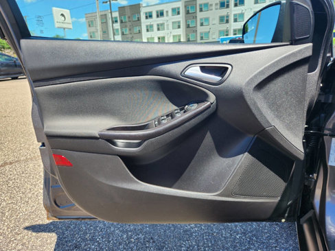 Used 2014 Ford Focus Titanium image 19