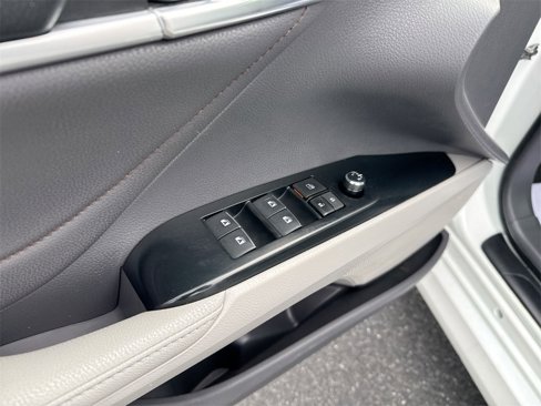 Used 2018 Toyota Camry XLE image 19