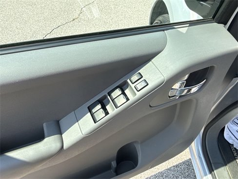 Used 2014 Nissan Frontier SV image 20