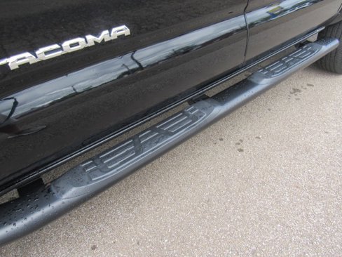 Used 2023 Toyota Tacoma Limited image 11
