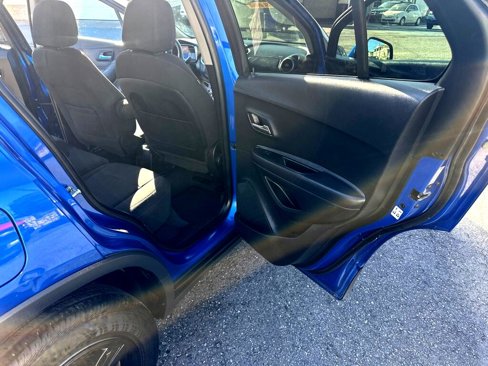 Used 2016 Chevrolet Trax LT w/ LT Sun and Sound Package image 38