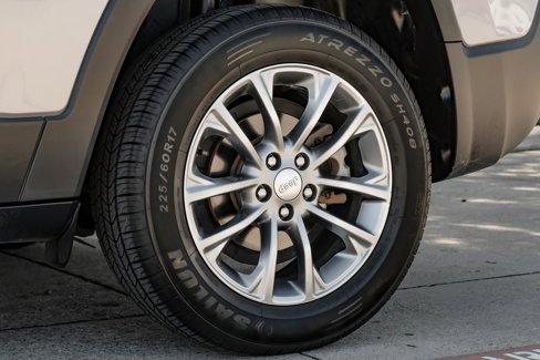 Used 2019 Jeep Cherokee Latitude Plus image 65