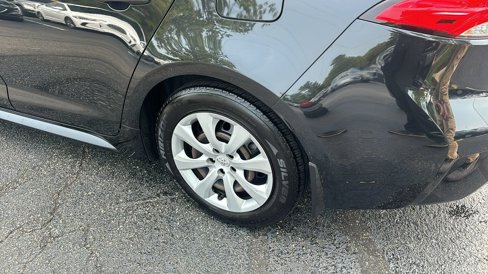 Used 2021 Toyota Corolla LE image 9