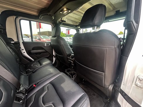 Used 2022 Jeep Gladiator Overland w/ Cold Weather Group image 26