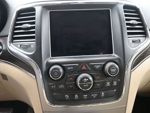 Used 2018 Jeep Grand Cherokee Limited image 17