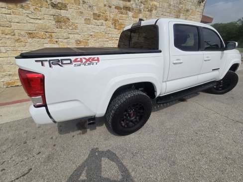 Used 2017 Toyota Tacoma SR5 image 22