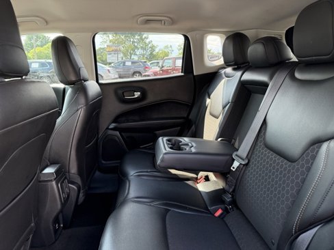 Certified 2018 Jeep Compass Latitude w/ Cold Weather Group image 27