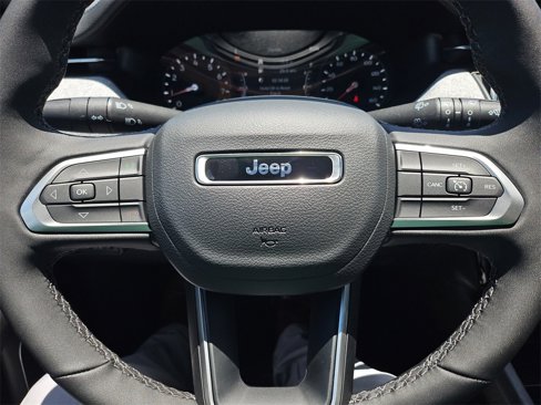 New 2025 Jeep Compass Latitude image 23