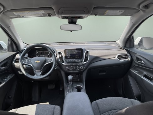 Used 2023 Chevrolet Equinox LT image 2