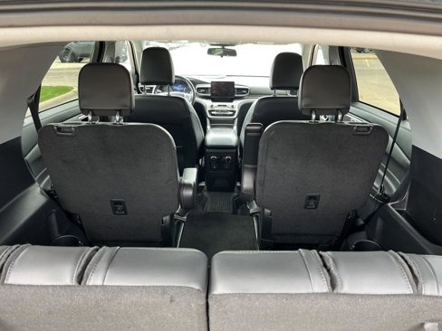 Used 2022 Ford Explorer XLT w/ Equipment Group 202A image 11