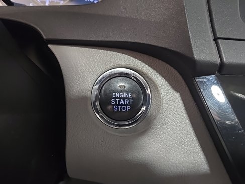 Used 2015 Toyota Sienna XLE image 16
