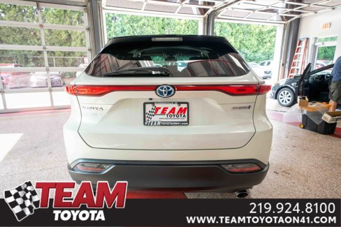 Used 2021 Toyota Venza LE image 3