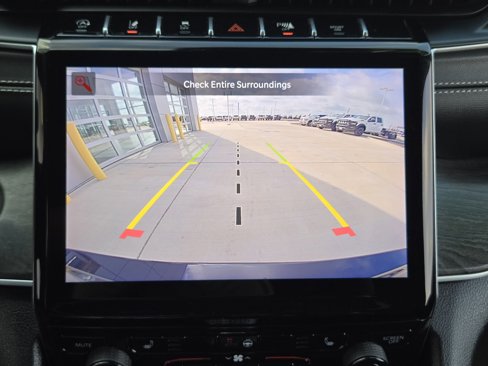 Used 2024 Jeep Grand Cherokee L Limited w/ Black Appearance Package image 17