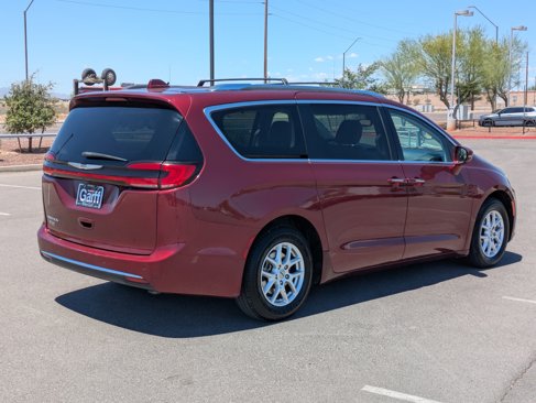 Used 2021 Chrysler Pacifica Touring-L image 5