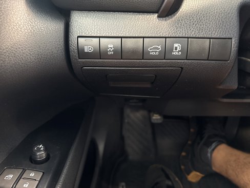 Used 2019 Toyota Camry LE image 25