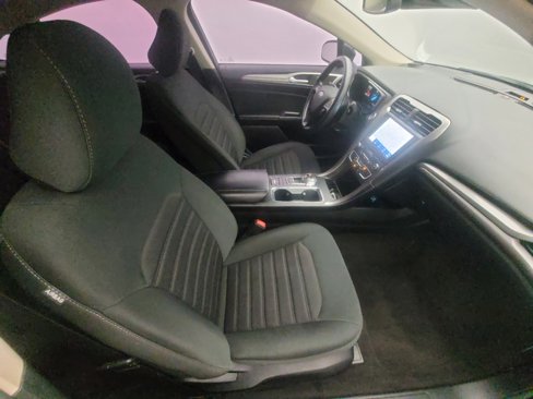 Used 2020 Ford Fusion SE image 21