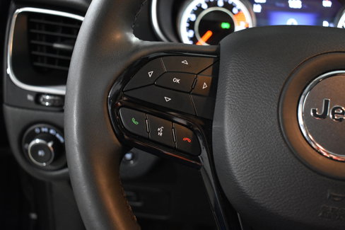 Used 2023 Jeep Cherokee Altitude Lux image 18