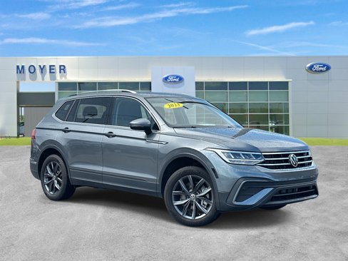 Used 2023 Volkswagen Tiguan SE w/ Panoramic Sunroof Package image 1
