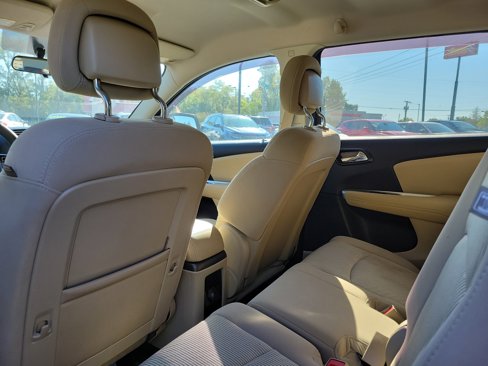 Used 2017 Dodge Journey SXT w/ Comfort/Convenience Group image 14