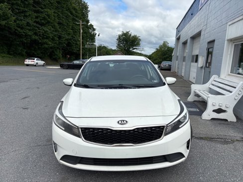 Used 2017 Kia Forte LX image 2