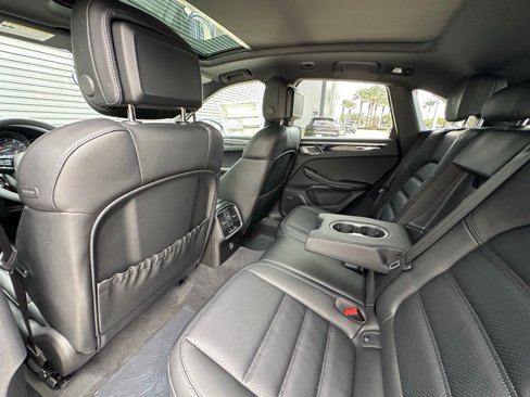 Used 2025 Porsche Macan image 29