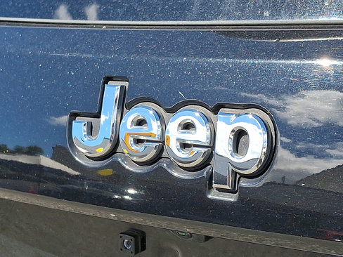 Used 2022 Jeep Grand Cherokee Limited image 4
