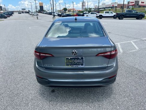 Used 2022 Volkswagen Jetta SE image 32