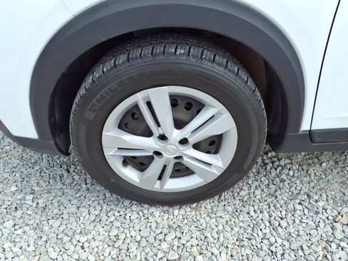 Used 2020 Nissan Kicks S image 35