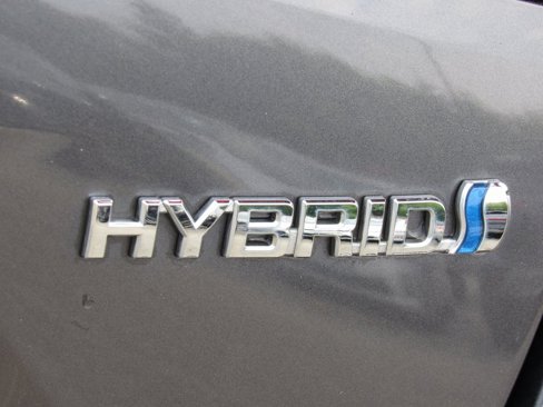 Certified 2020 Toyota Prius LE image 9
