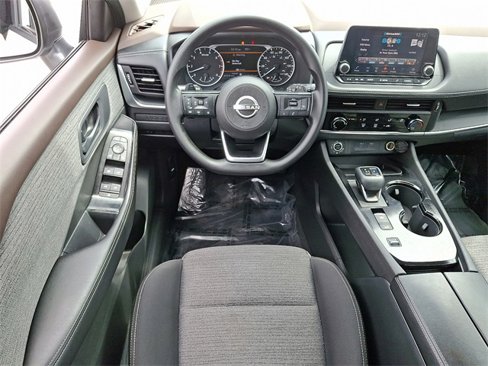 Used 2022 Nissan Rogue S image 11