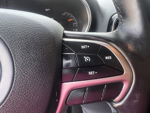 Used 2020 Jeep Grand Cherokee Altitude image 19