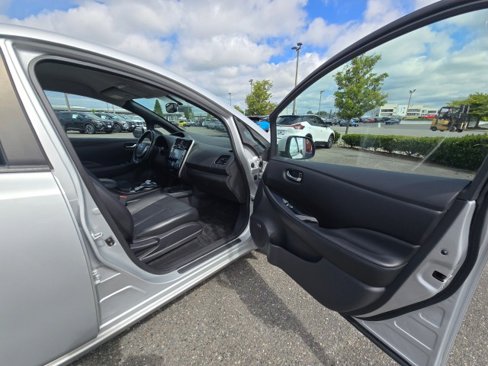 Used 2013 Nissan Leaf SL w/ Premium Pkg image 10