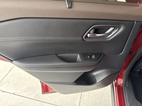 Used 2021 Nissan Rogue SV w/ Premium Package image 14