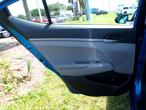 Used 2017 Hyundai Elantra SE image 25