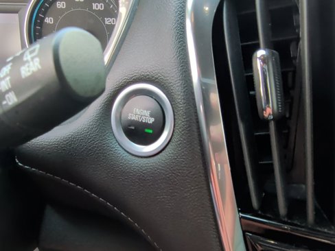 Used 2022 Chevrolet Traverse LT image 23