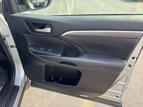 Used 2017 Toyota Highlander SE image 21