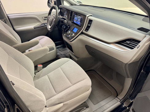 Used 2020 Toyota Sienna LE image 8