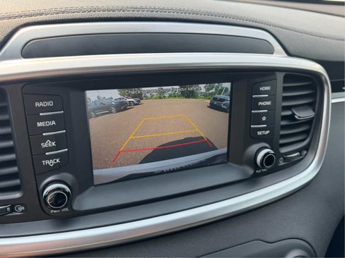 Used 2019 Kia Sorento LX image 17