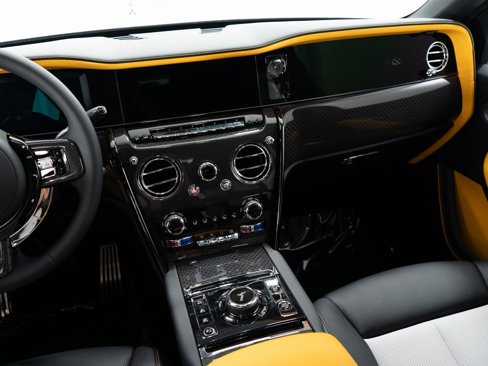 New 2025 Rolls-Royce Cullinan Black Badge image 36