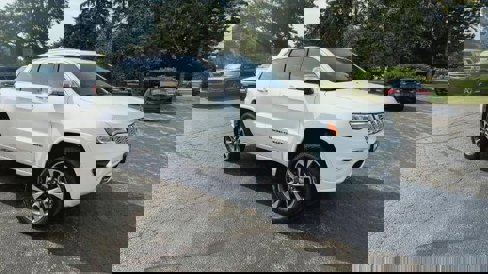 Used 2018 Jeep Grand Cherokee Overland image 2