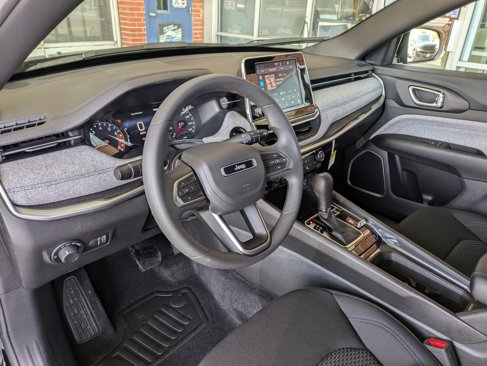 New 2025 Jeep Compass Sport image 12