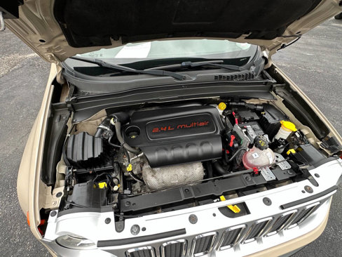 Used 2015 Jeep Renegade Limited image 28